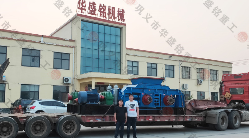 U体育页面在线登录2PGY1212对辊破碎机机成功发往洛阳